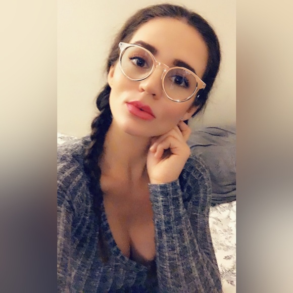 Meet your Posher, Ruth - Picture 1 of 1